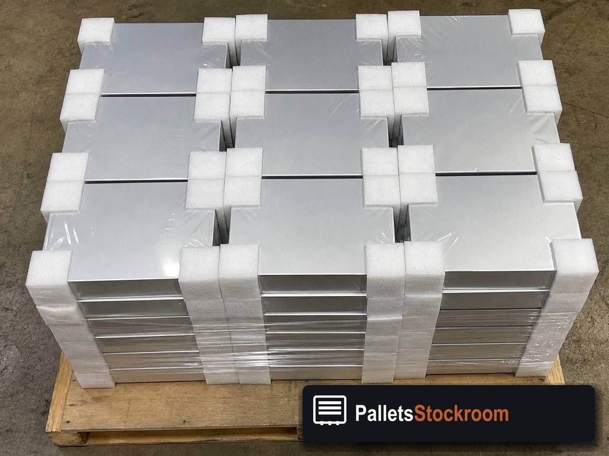 Laptop Pallets — Warehouse / shipping context