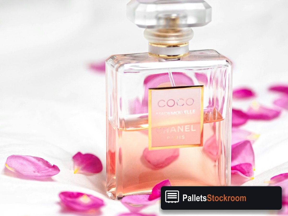 Men’s Cologne Pallets — Fragrance assortment close-up